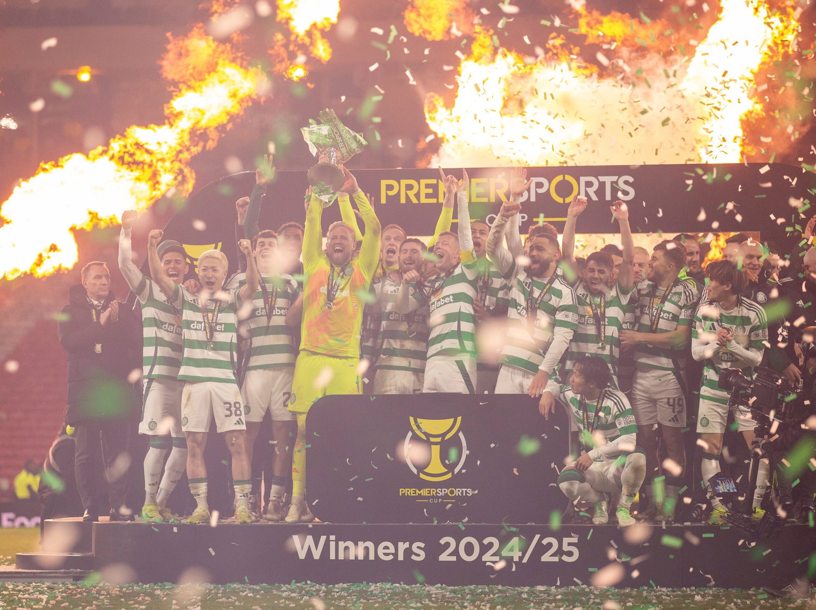 three-rangers-players-stay-behind-to-watch-celtic-trophy-lift-latest