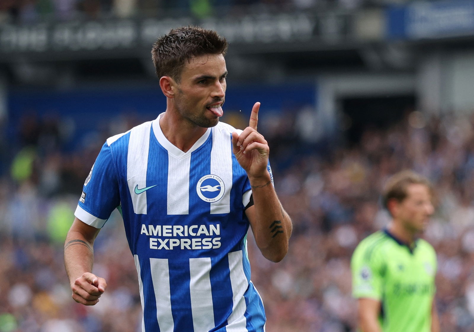 2025-08-16T151706Z_1799178980_UP1EL8G16GHKX_RTRMADP_3_SOCCER-ENGLAND-BHA-FUL.jpg