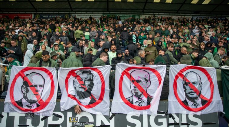Celti Fans, Board Out Protest Banners