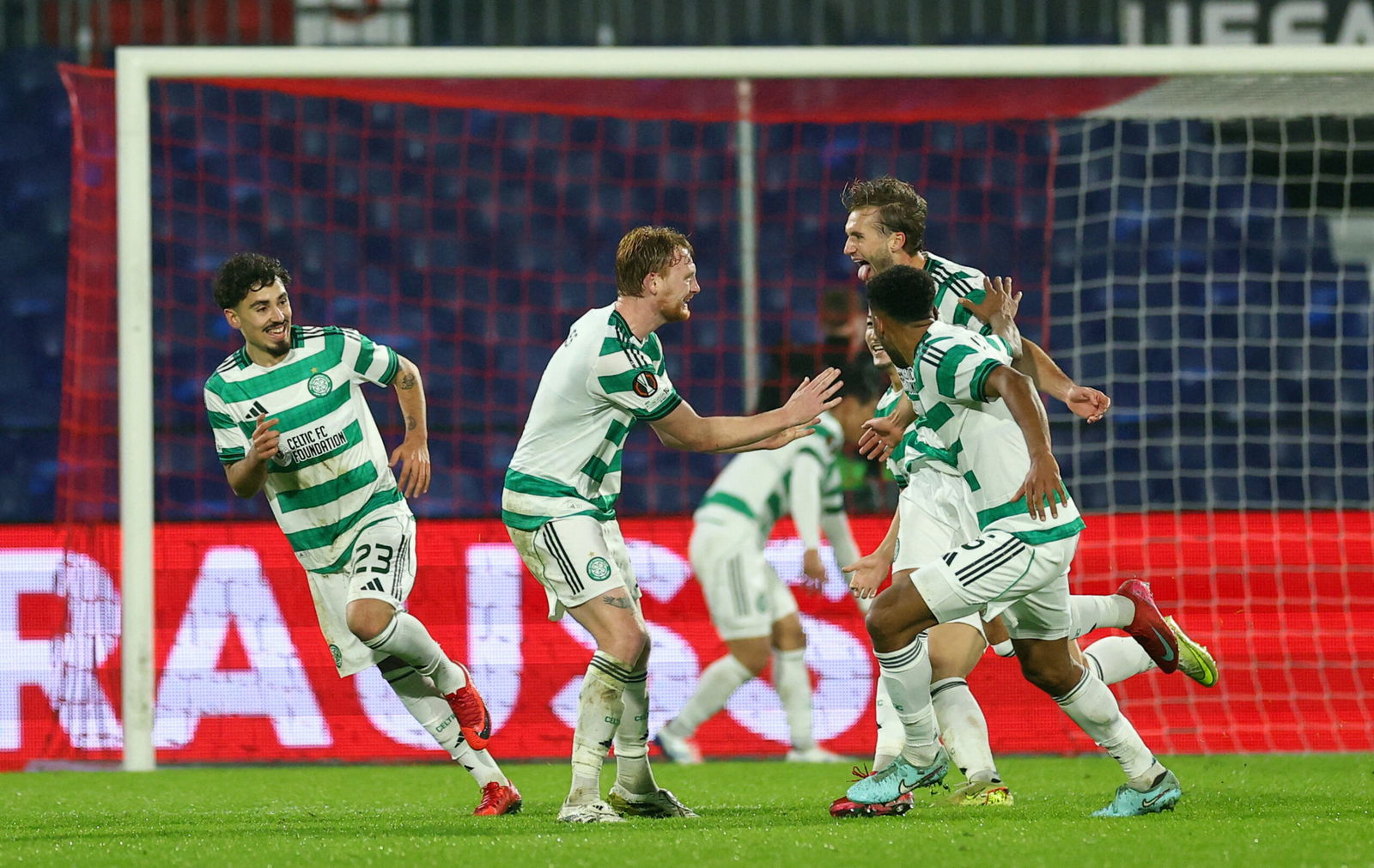 Celtic f.c Celtic players celebrate Europa league