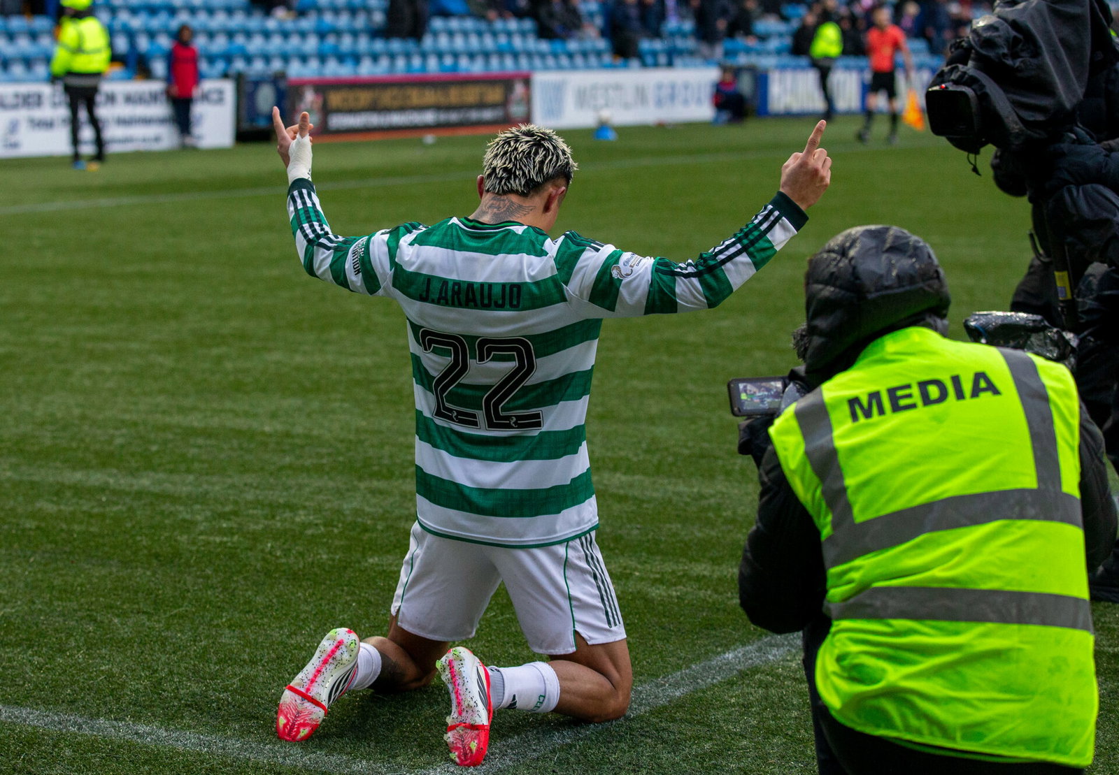 The Moment Araujo Laughs At Ref After LastGasp Winner Latest Celtic News
