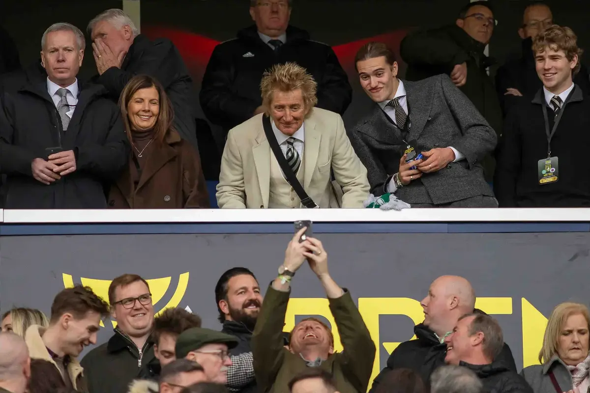 Rod Stewart Explodes in Celtic Cash Row