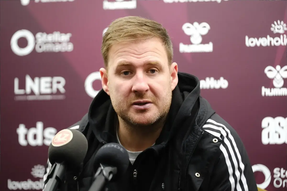 Aberdeen Boss Claims Nygren ‘Offside’ – Urges Players to Go Down