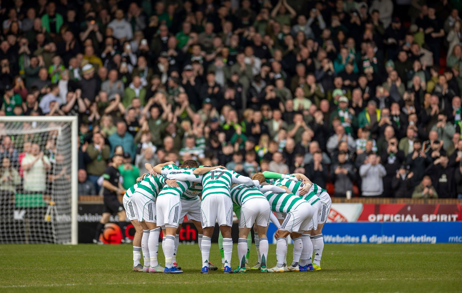Celtic fc huddle tannadice