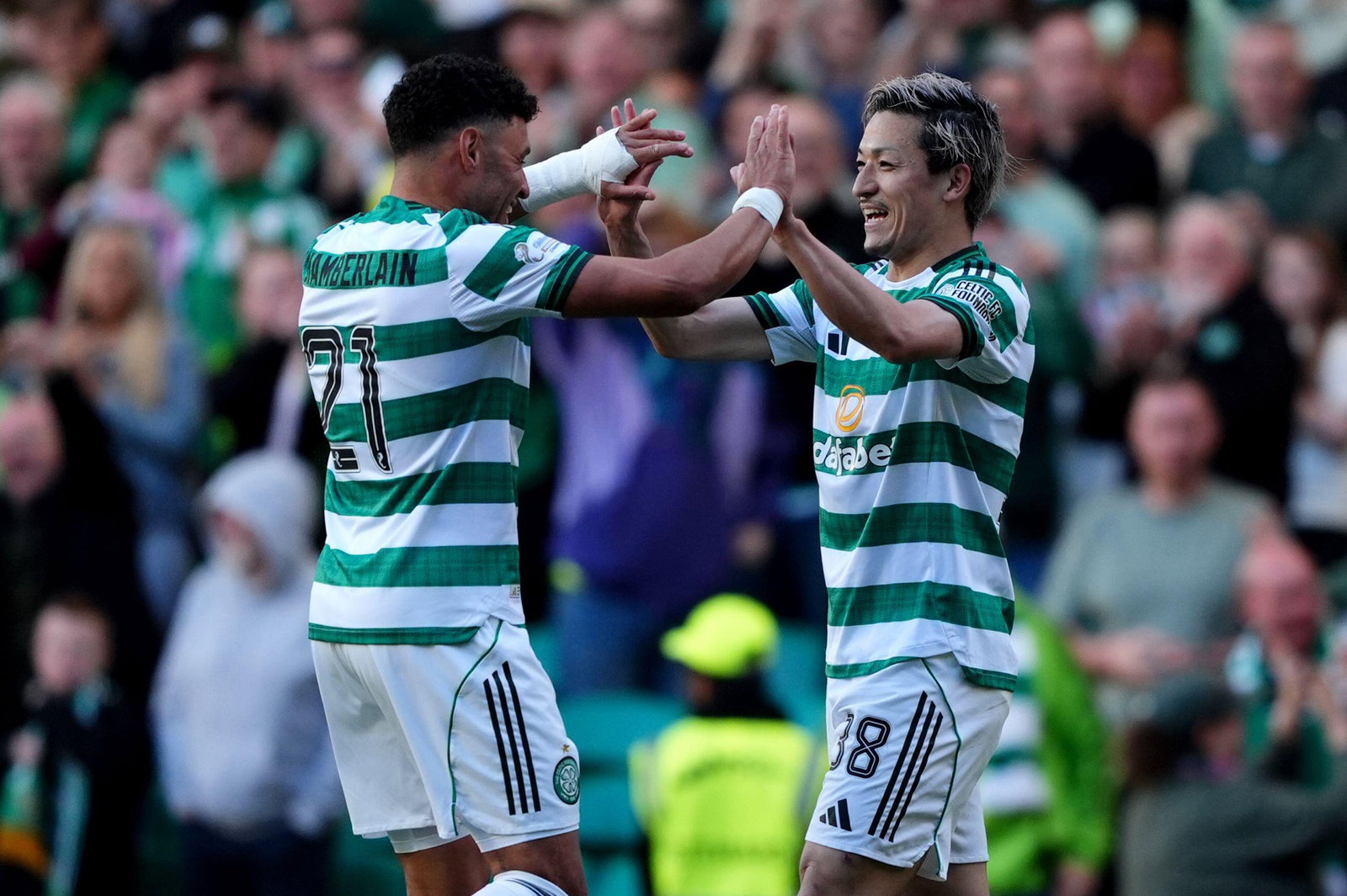 Celtic FC Daizen Maeda and Oxlade Chamberlain