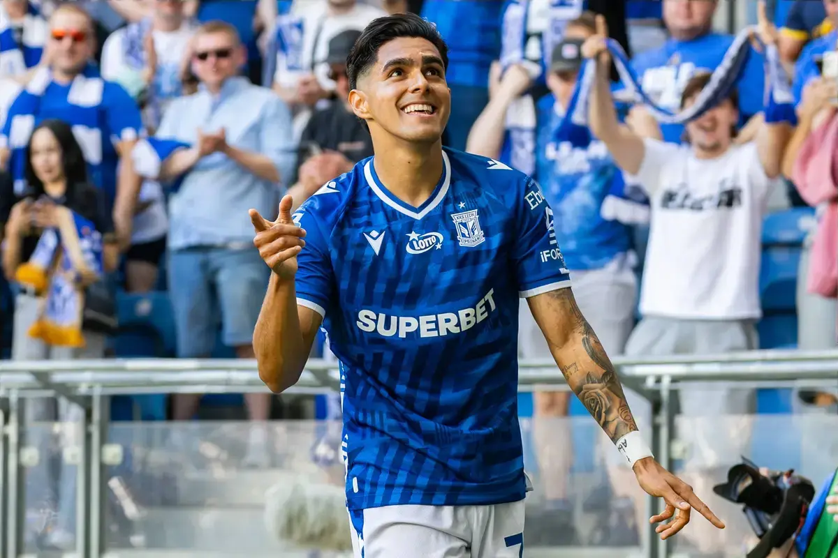 Sevilla 'Enter Race' For Celtic Winger